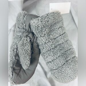 JENNI Women's Quilted Sherpa Mittens Gray                         ONE SIZE.  NWT
